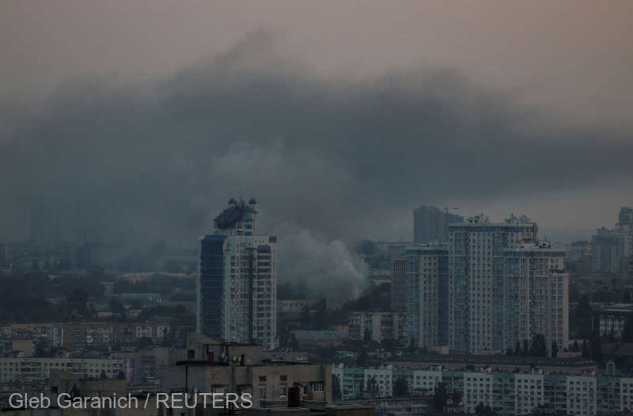 Russian airstrike on Kyiv: Several explosions and drone debris