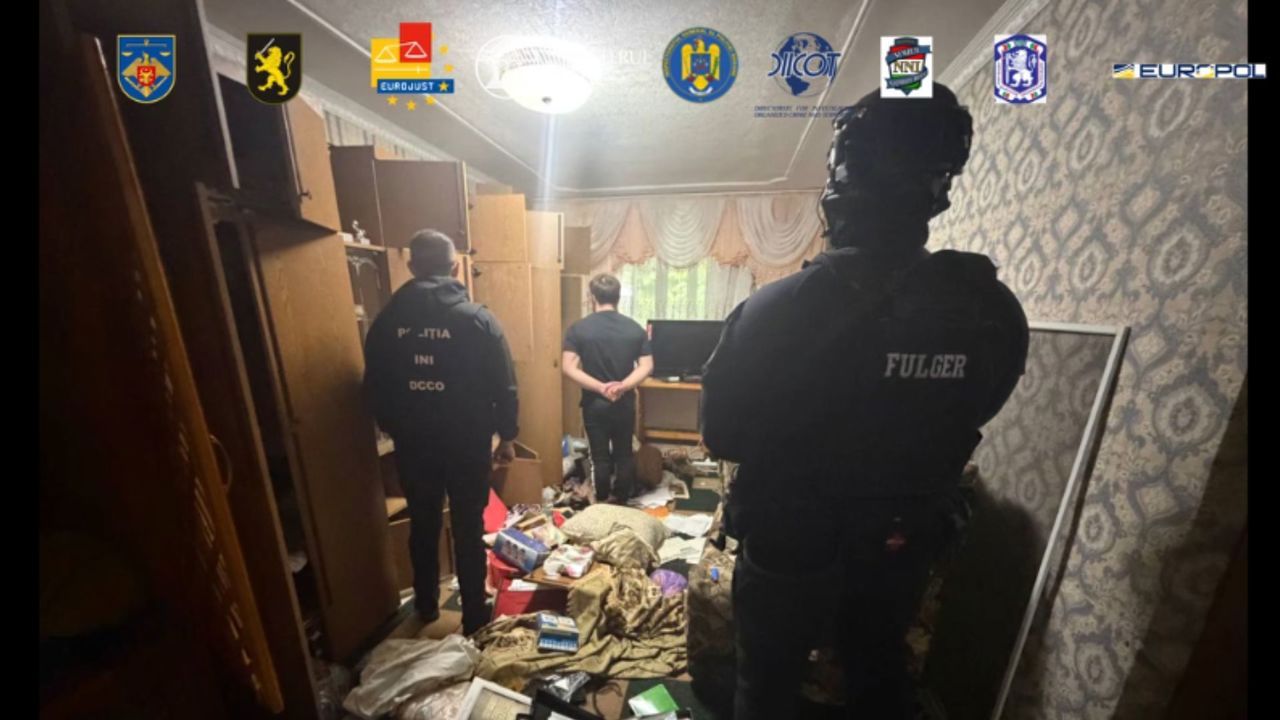„Medicamente-minune” pentru boli incurabile: Schemă internațională de escrocherie cu peste 30 de mii de victime și profit de milioane, destructurată