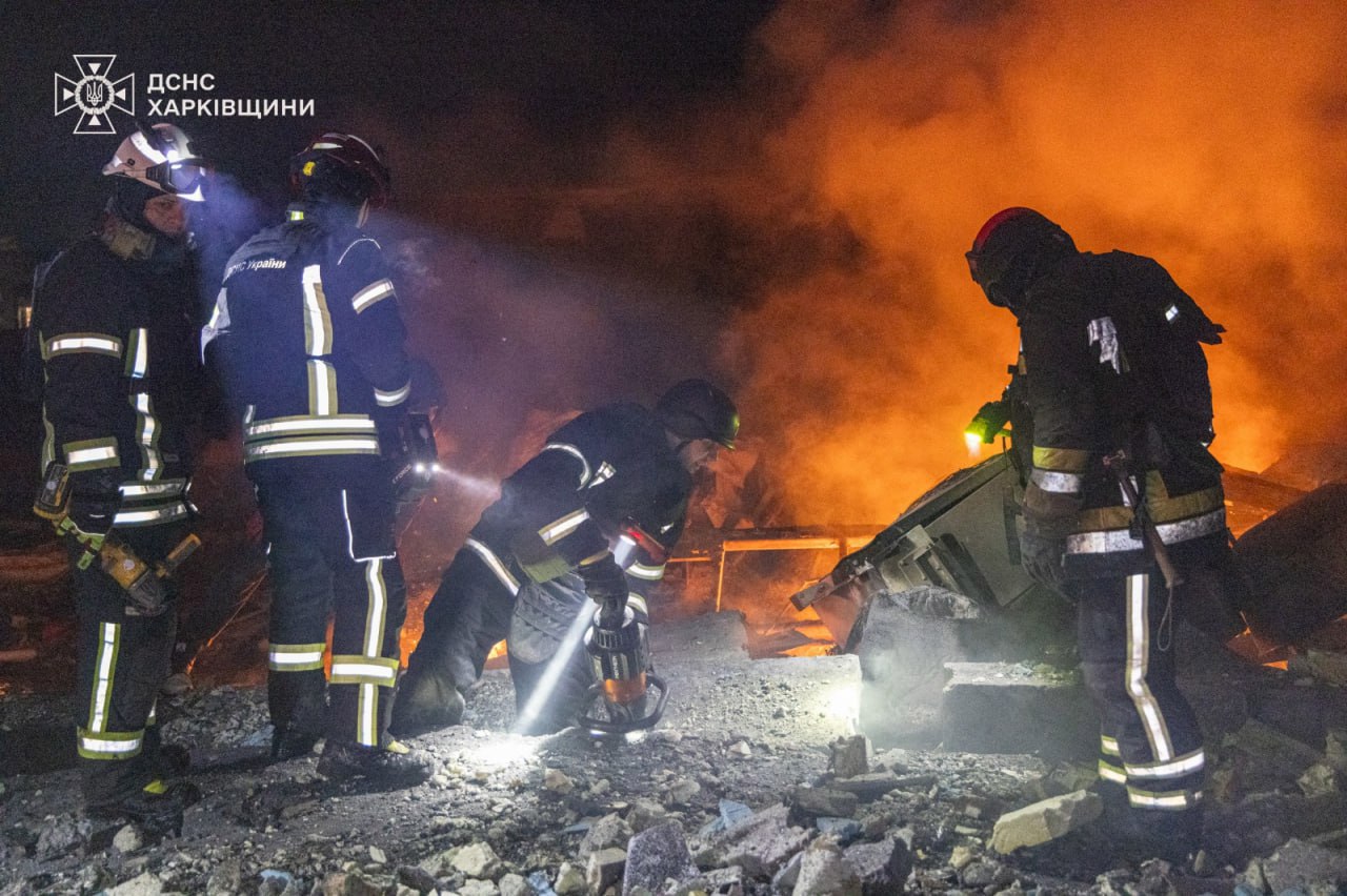 Atacuri nocturne rusești în Ucraina: victime și distrugeri în Harkov și Odesa, infrastructura energetică vizată