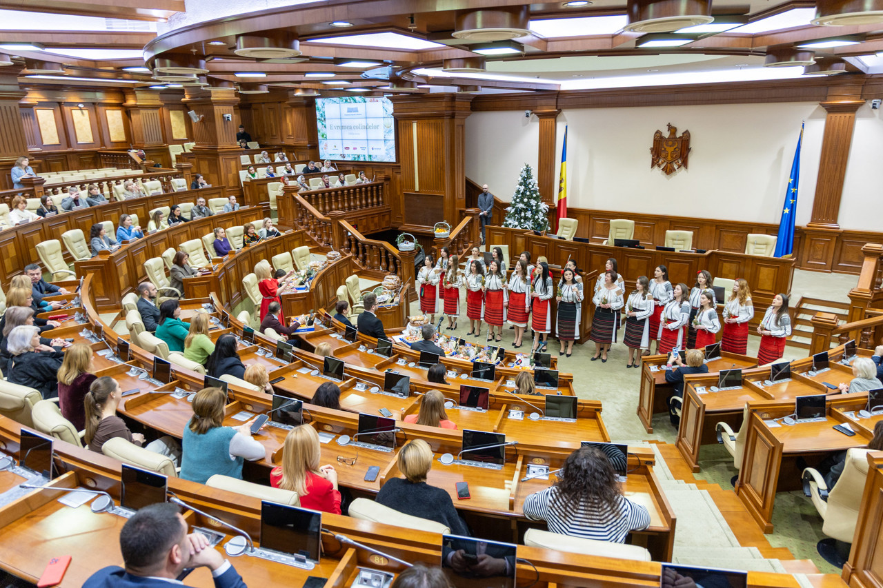 Amintiri din copilărie, colinde și zăpadă: cum își amintesc deputații sărbătorile de iarnă