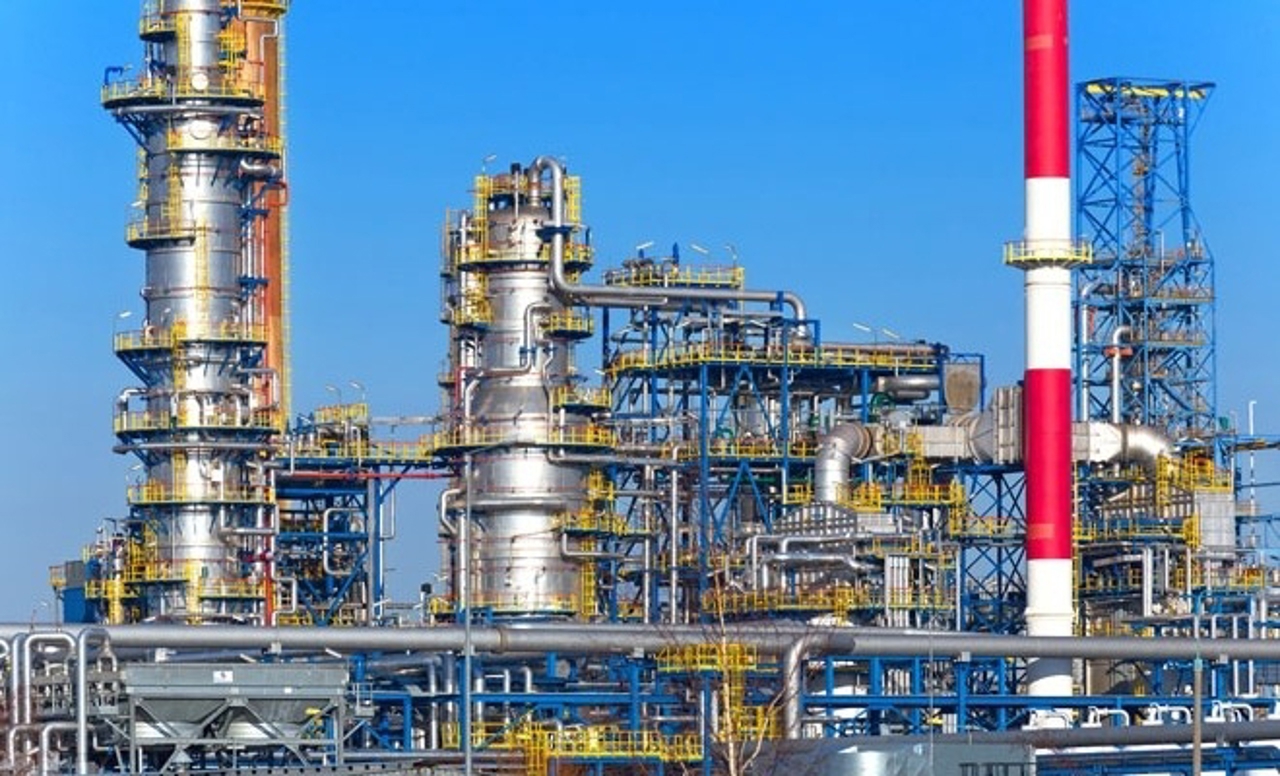 Путин разрешил использовать резервистов для защиты НПЗ от атак украинских дронов