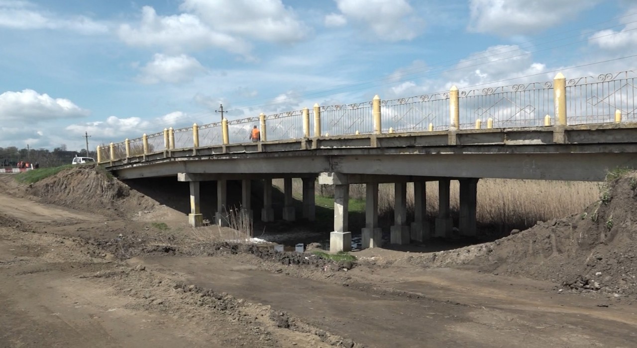 Podul rutier din apropierea localității Corten, în reparație capitală, după mai bine de o jumătate de secol de exploatare