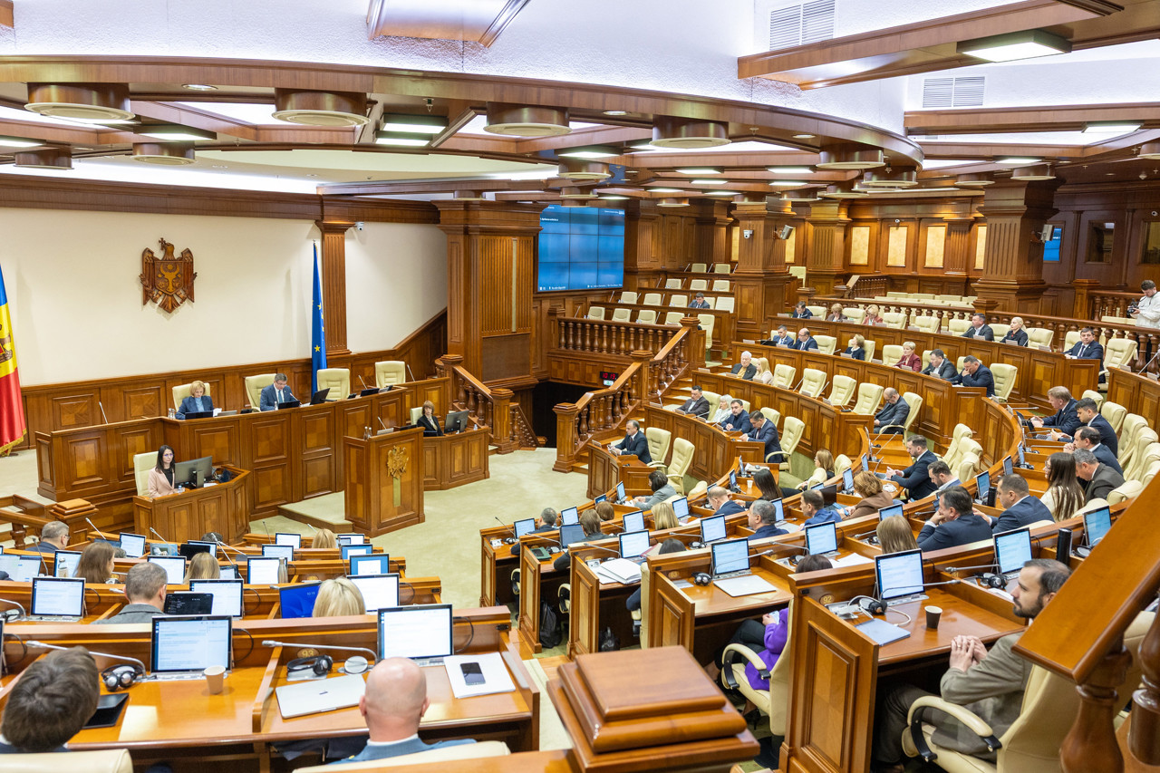 Din cei peste 120 de mii de veterani ai muncii, 83 de mii sunt încă angajați: Acces egal la bilete de tratament sanatorial