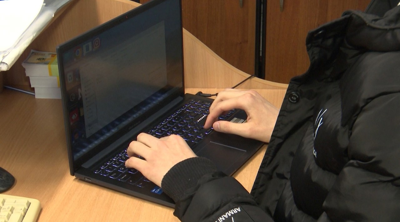 Fabrica din Chișinău unde 90 la sută dintre angajați au probleme de vedere: „Program de muncă redus”