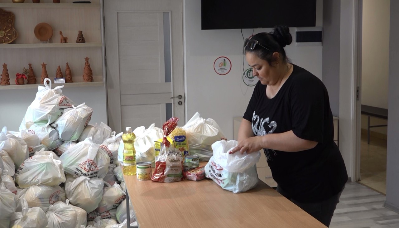 Peste 1200 de persoane din Comrat vor primi pachete cu produse alimentare de Paști