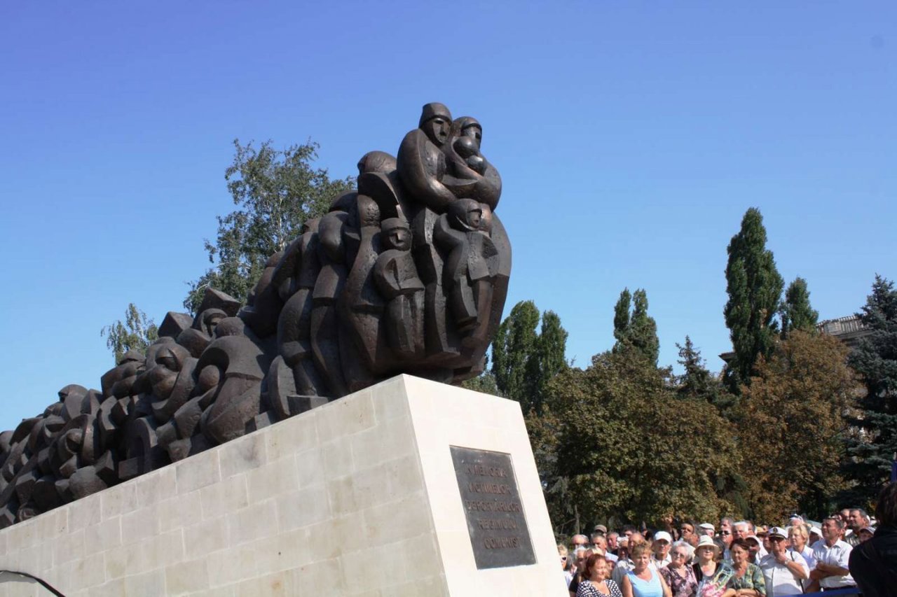 На железнодорожном вокзале Кишинева прошел митинг в память о жертвах первой волны депораций