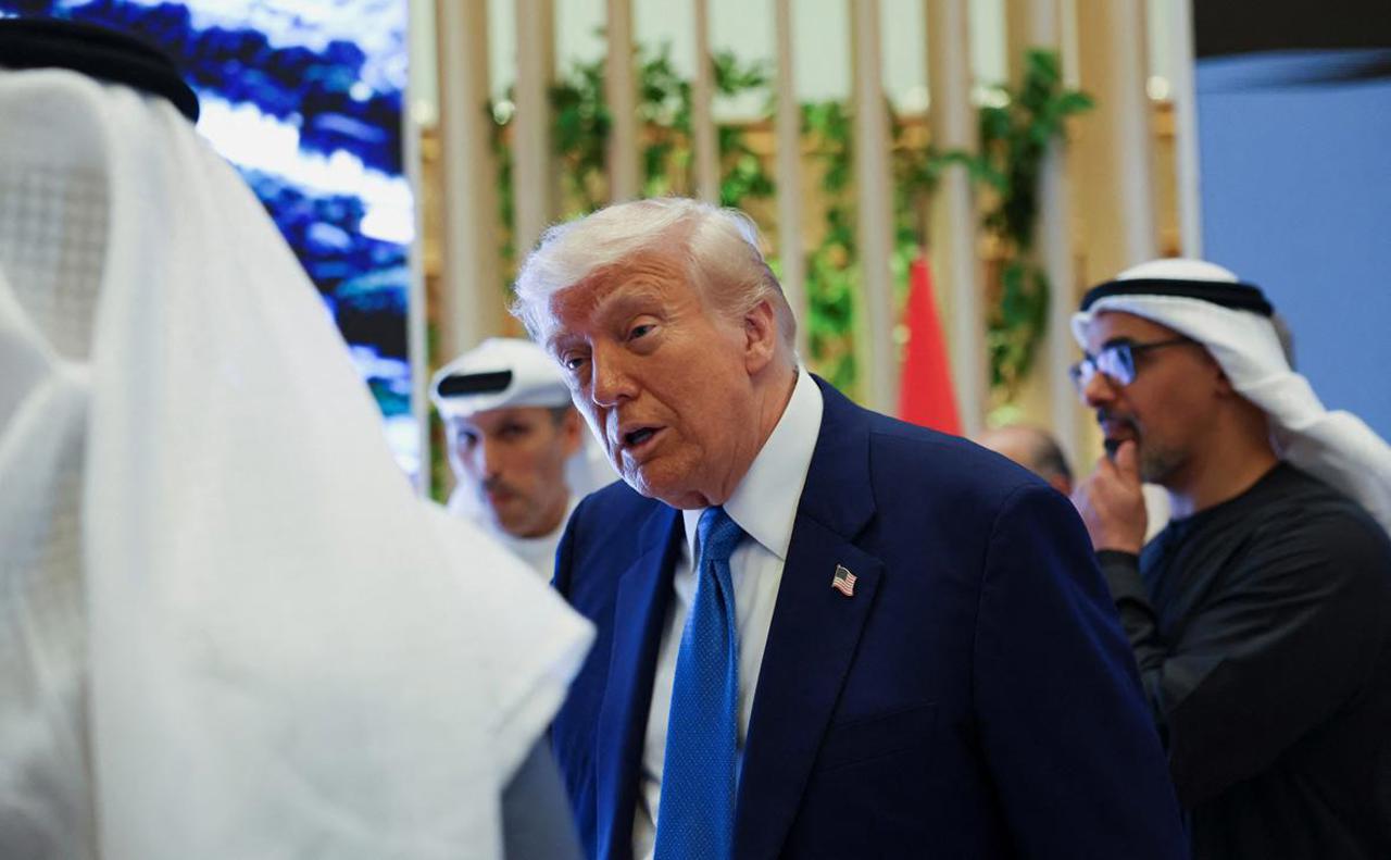 Востоковед Руслан Сулейманов: Трамп хочет переманить покупателей у Китая через сделки с Эр-Риядом и открытый ИИ