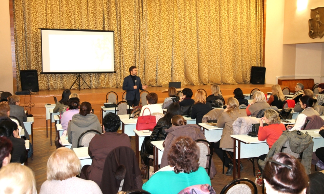 MEC: elevii alolingvi ar obține nota „10” din oficiu la proba la Limba și literatura română