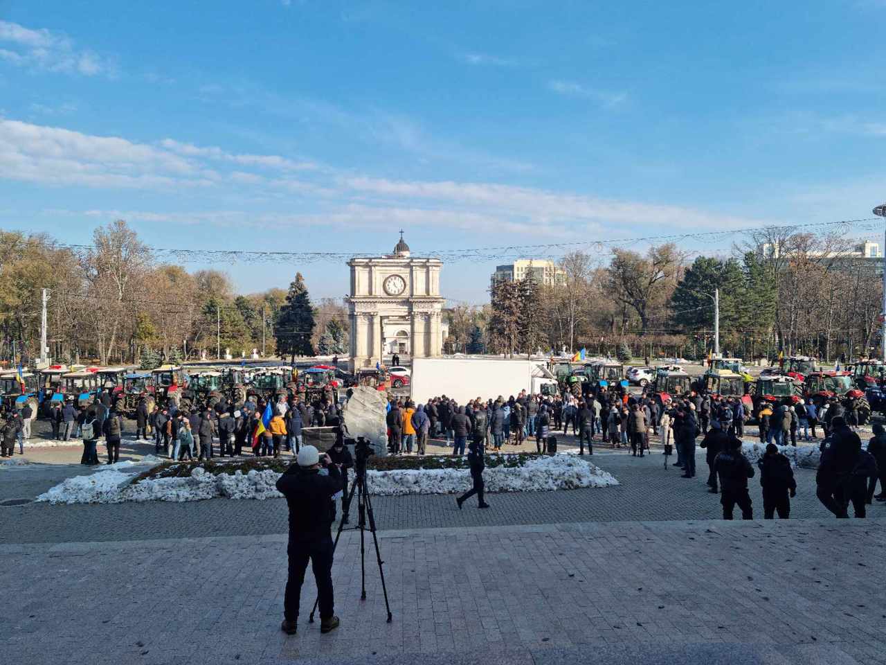 Radio Moldova / Agricultorii protestează în Piața Marii Adunări Naționale, 30 noiembrie 2023