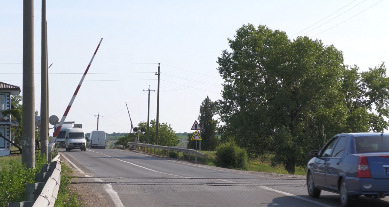 ЖДМ демонтирует шлагбаумы на 30 железнодорожных переездах: водители обеспокоены