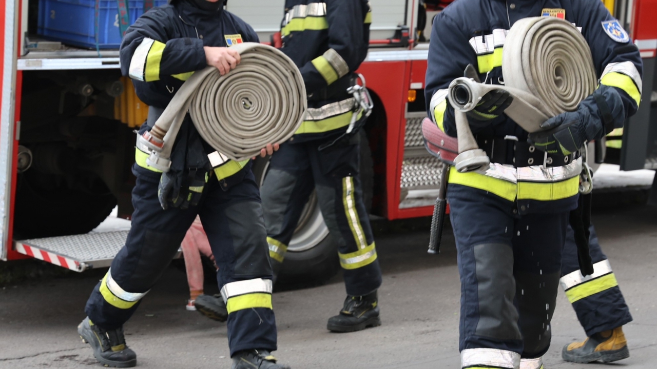 Incendiu la o cafenea din capitală. Șase echipe de pompieri au intervenit 