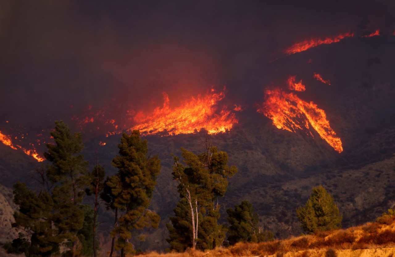 Incendiu devastator lângă Los Angeles: 1.400 de hectare mistuite în doar două ore