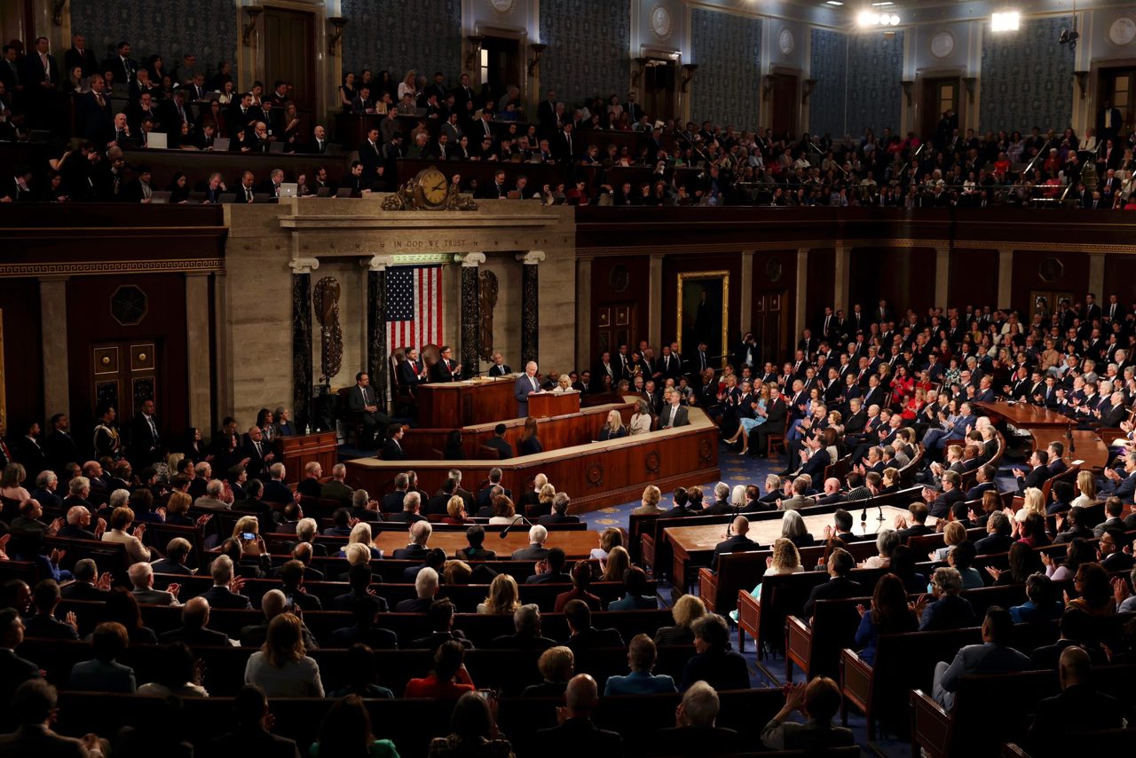 После оваций в Конгрессе Карл III пошутил на ужине с Трампом: "Если бы не мы, вы бы говорили по-французски"