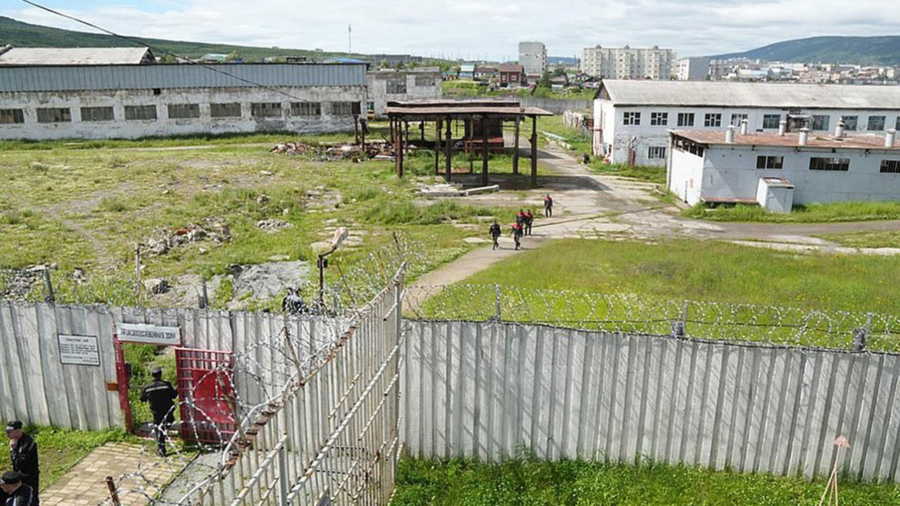 Prima baracă destinată deținuților politici, construită într-o colonie penitenciară din Kolîma 