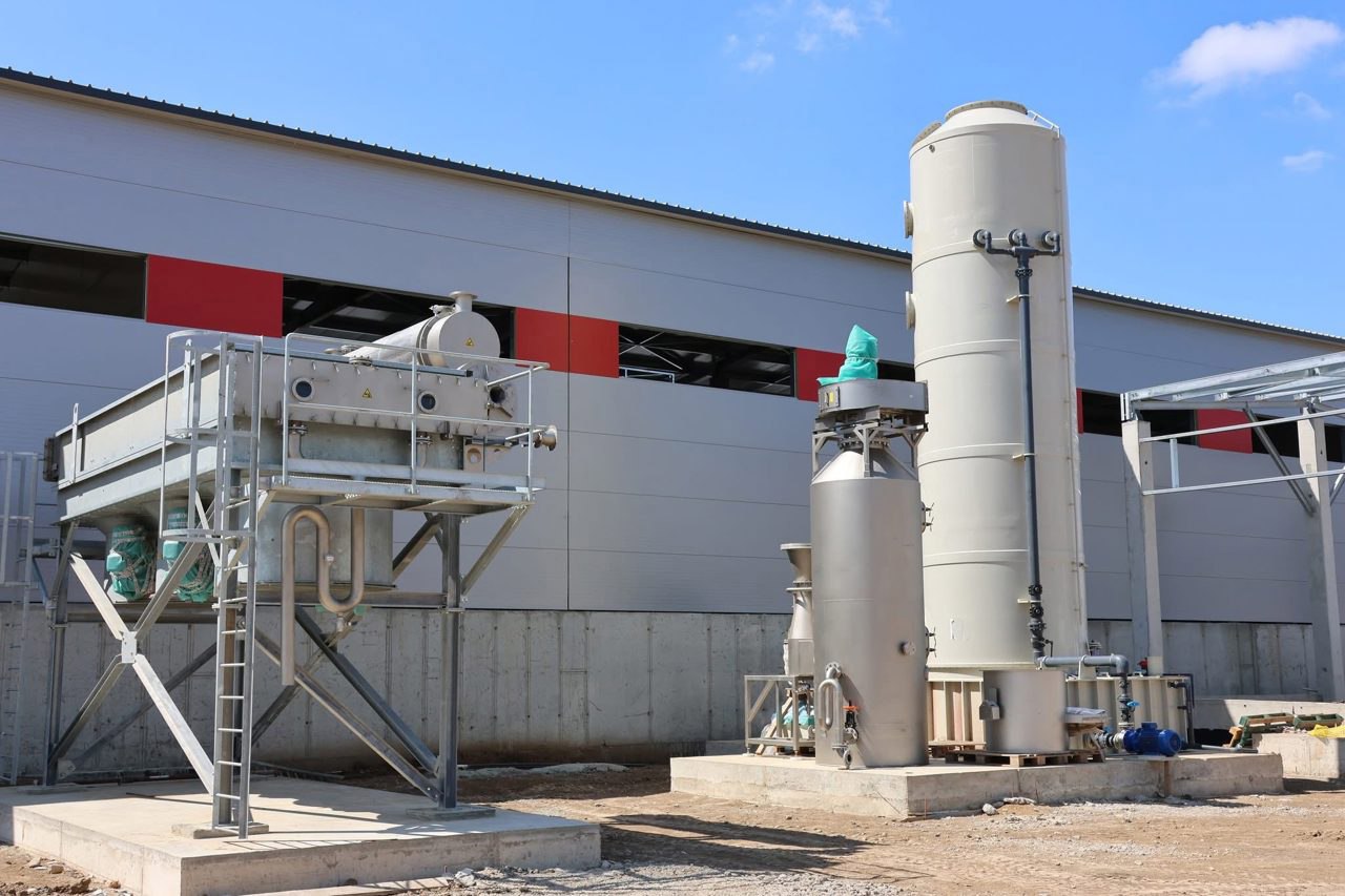 Uzina care va transforma resturile animaliere în făină proteică și ulei tehnic va fi dată în exploatare până la finele anului