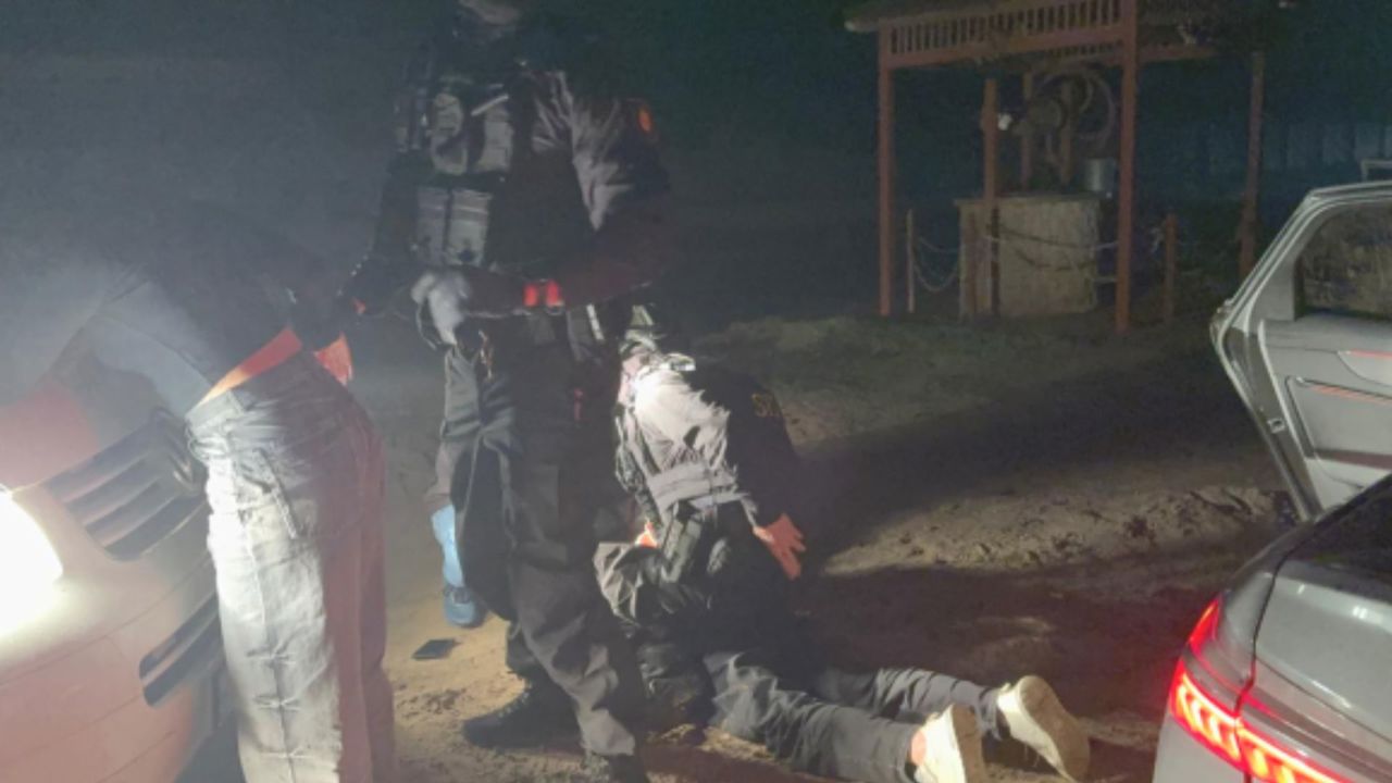Eleve din Chișinău, exploatate sexual: Un fost carabinier și logodnica sa vor compărea pe banca acuzaților
