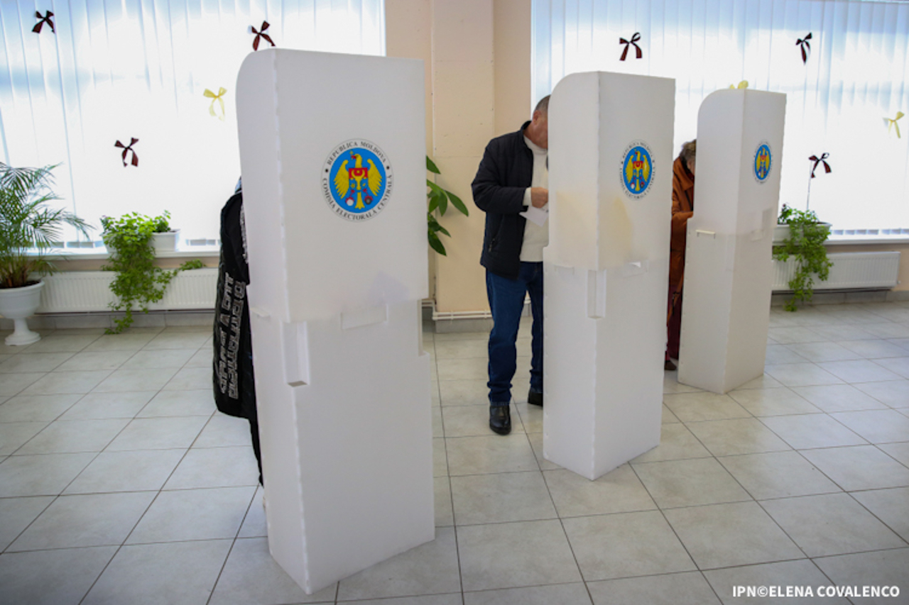 Actualitatea electorală: Încă un partid, înregistrat pentru participarea la referendum; două grupuri de inițiativă a depus semnăturile; alți circa 180 de observatori – acreditați