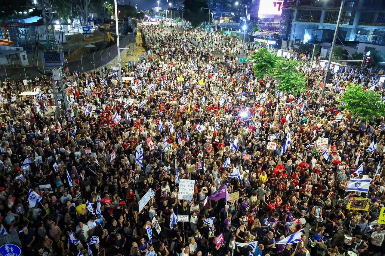 Protest la Tel Aviv: Oamenii doresc alegeri noi și întoarcerea ostaticilor ținuți în Fâșia Gaza