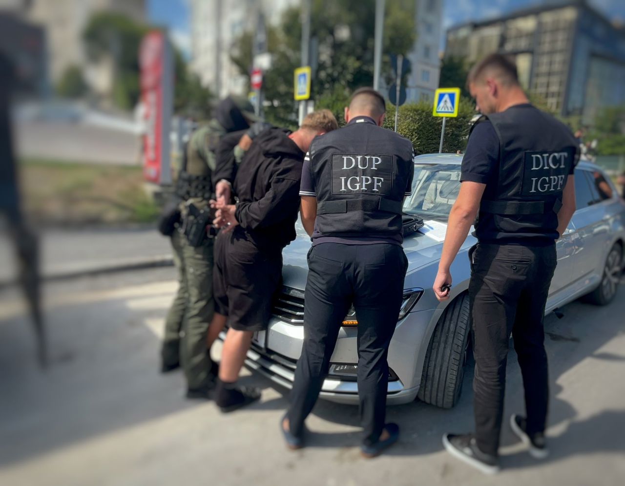 Angajat al sistemului de justiție, vizat într-un dosar de trafic de cocaină: Percheziții și droguri de jumătate de milion de lei confiscate