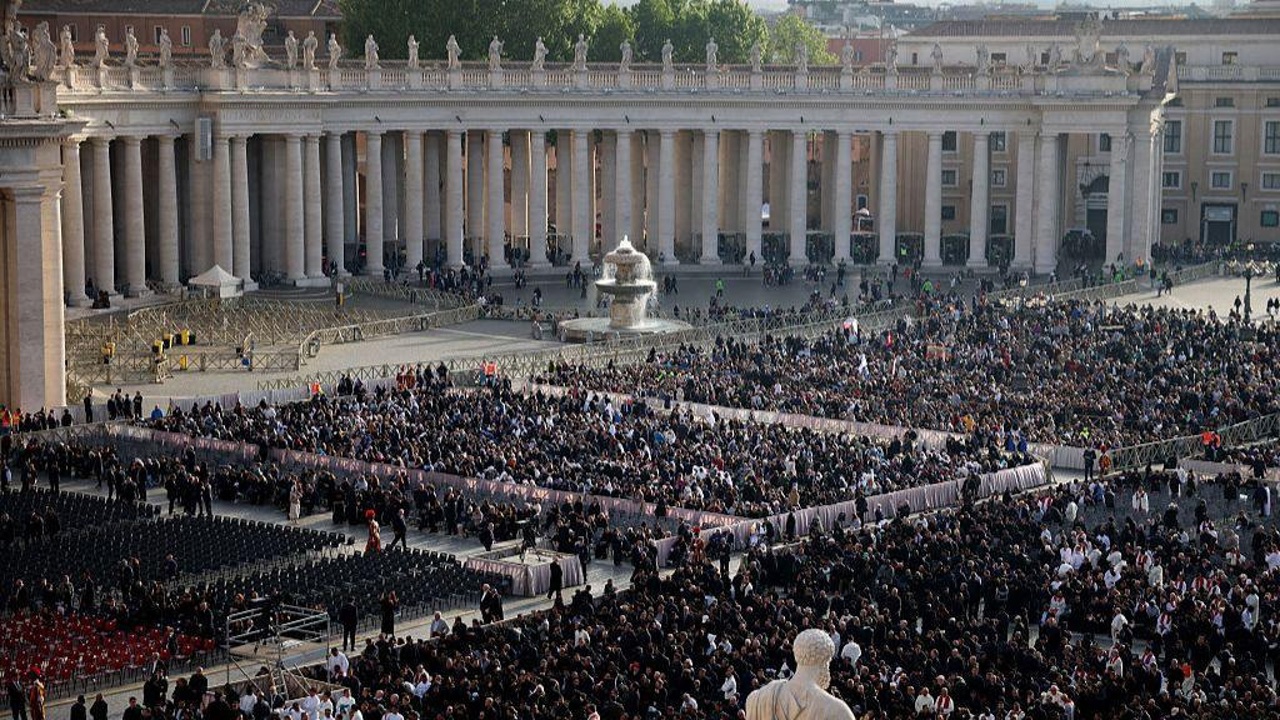 Adio, Papa Francisc! Suveranul Pontif, condus pe ultimul drum