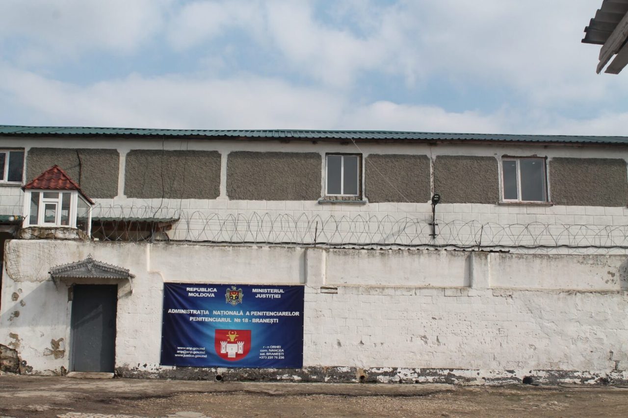 Focuri de armă la Penitenciarul Brănești: Un fost deținut a încercat să intre cu mașina pe teritoriul instituției