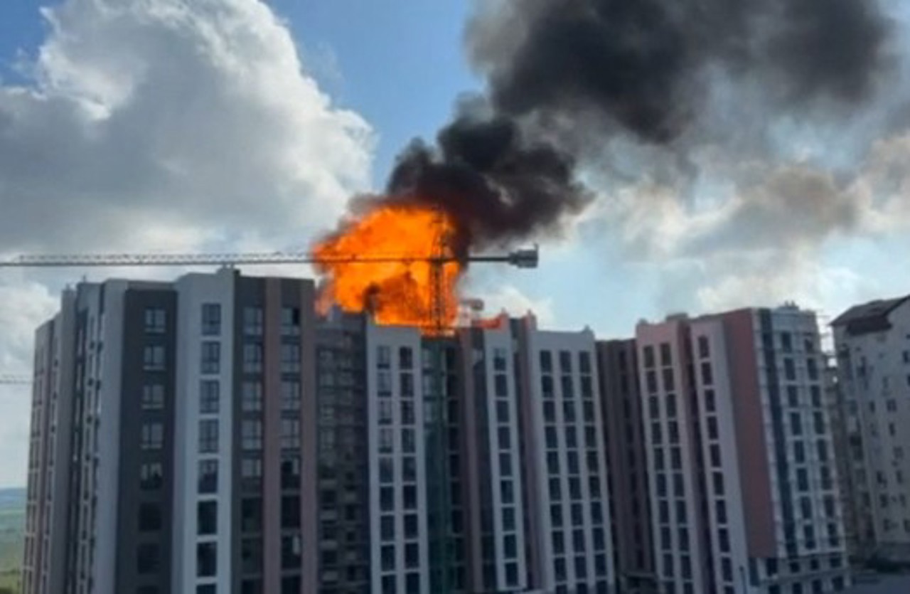 На стройке в Дурлештах произошёл взрыв и пожар