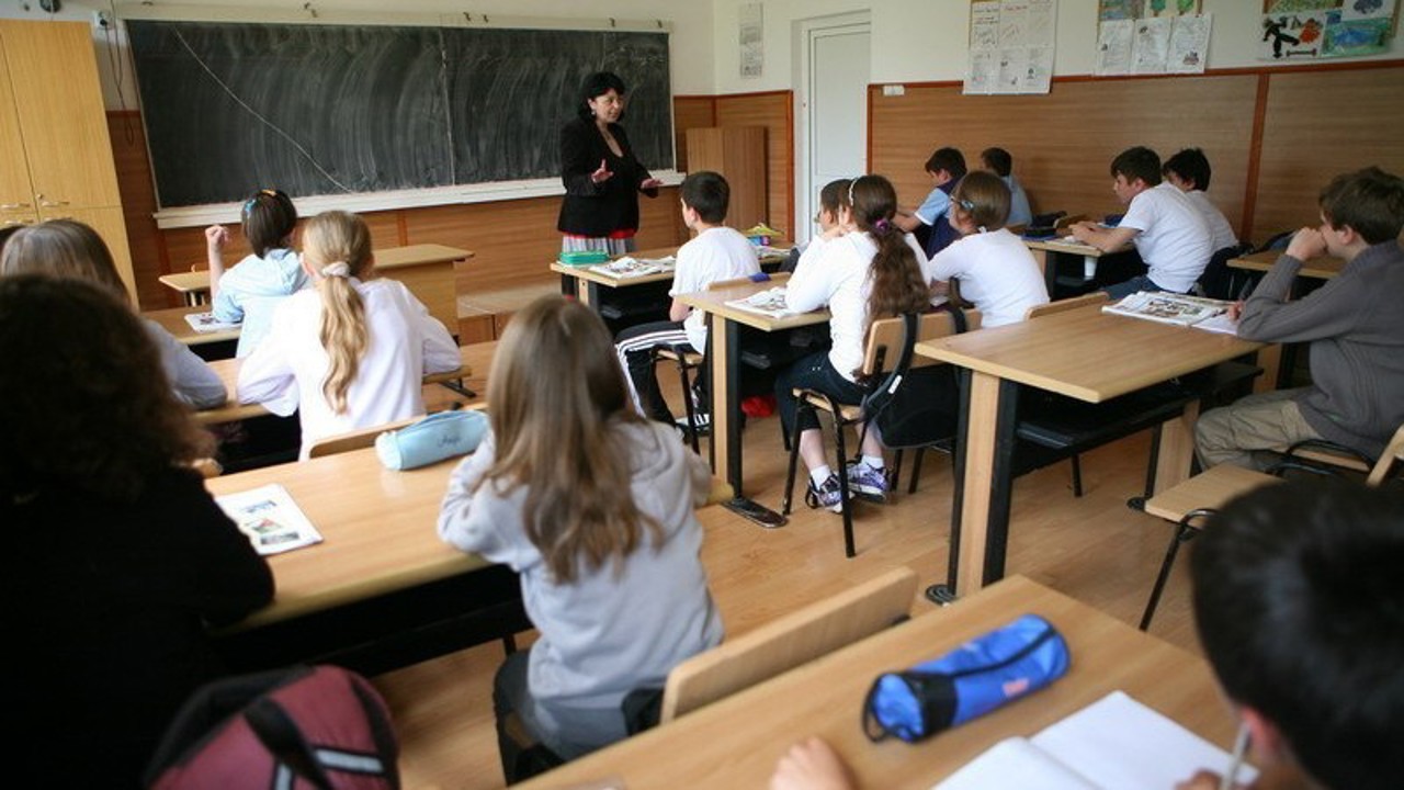 Clase cu accent pe studierea limbii române: sprijin pentru cei peste 2.000 de elevi reveniți de peste hotare 