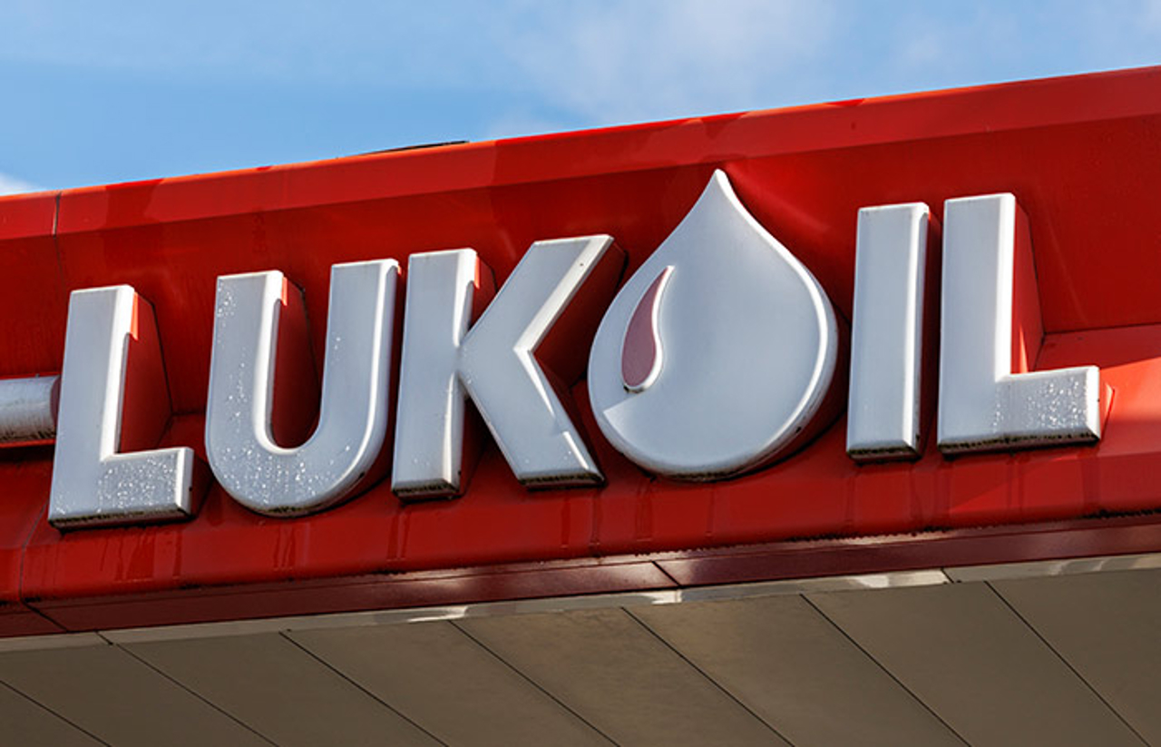 Primele efecte ale sancțiunilor SUA asupra petrolului rusesc se fac simțite