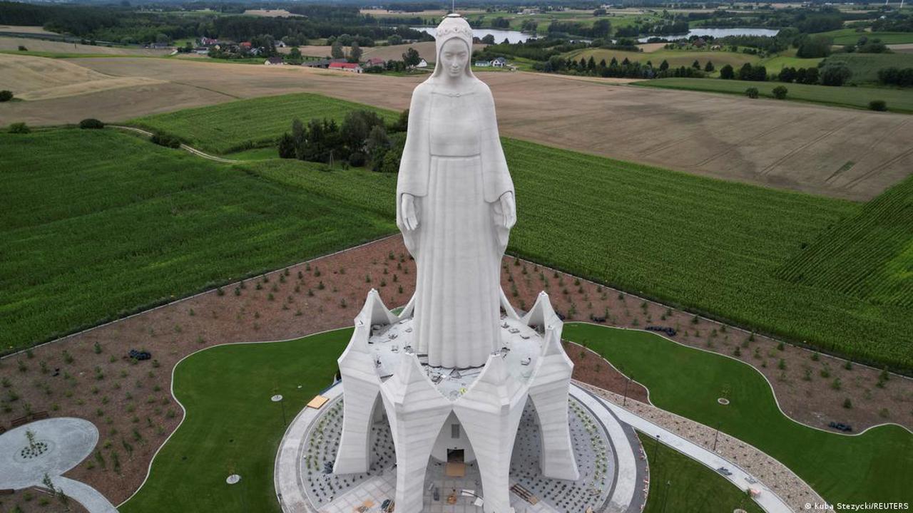 В Польше открыли гигантскую статую Богоматери