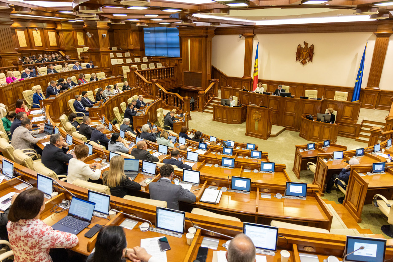 Fast-tracked bills: Moldovan Parliament's transparency under fire