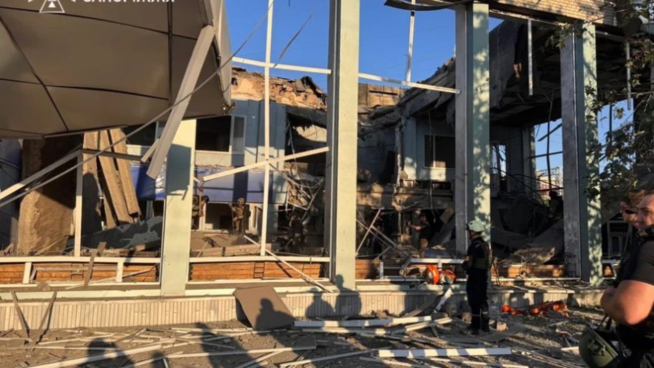 Россия и Украина обменялись ударами: под обстрелы попали вокзал и клиника в Запорожье и Арзамасский завод