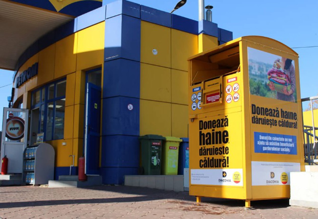 „Banca de Haine” din Chișinău, o soluție împotriva risipei de îmbrăcăminte: patru boxe, disponibile în capitală