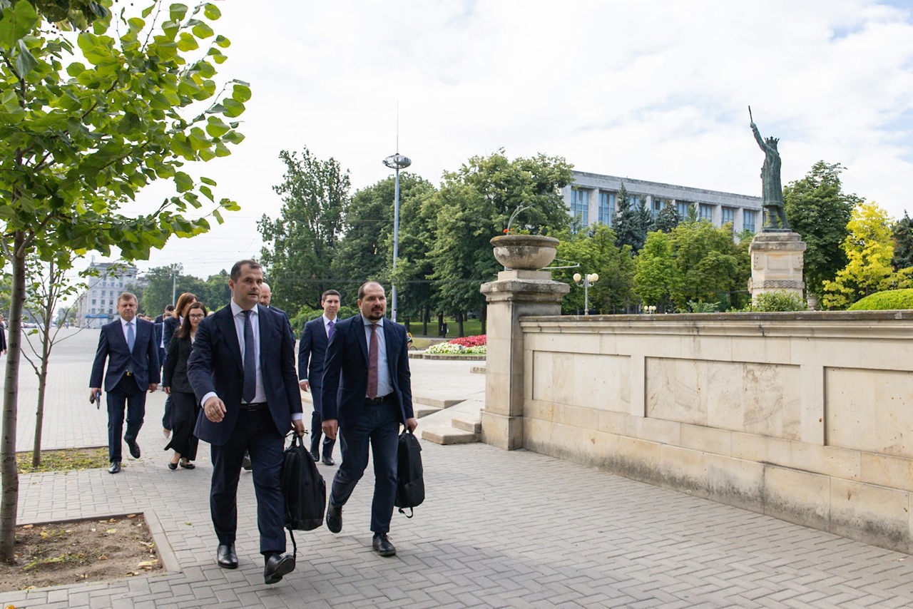 Chicu ar vota programul, însă nu și componența Guvernului Tofan, iar Batrâncea și Usatîi îi dau doar „șase luni” noului Executiv 