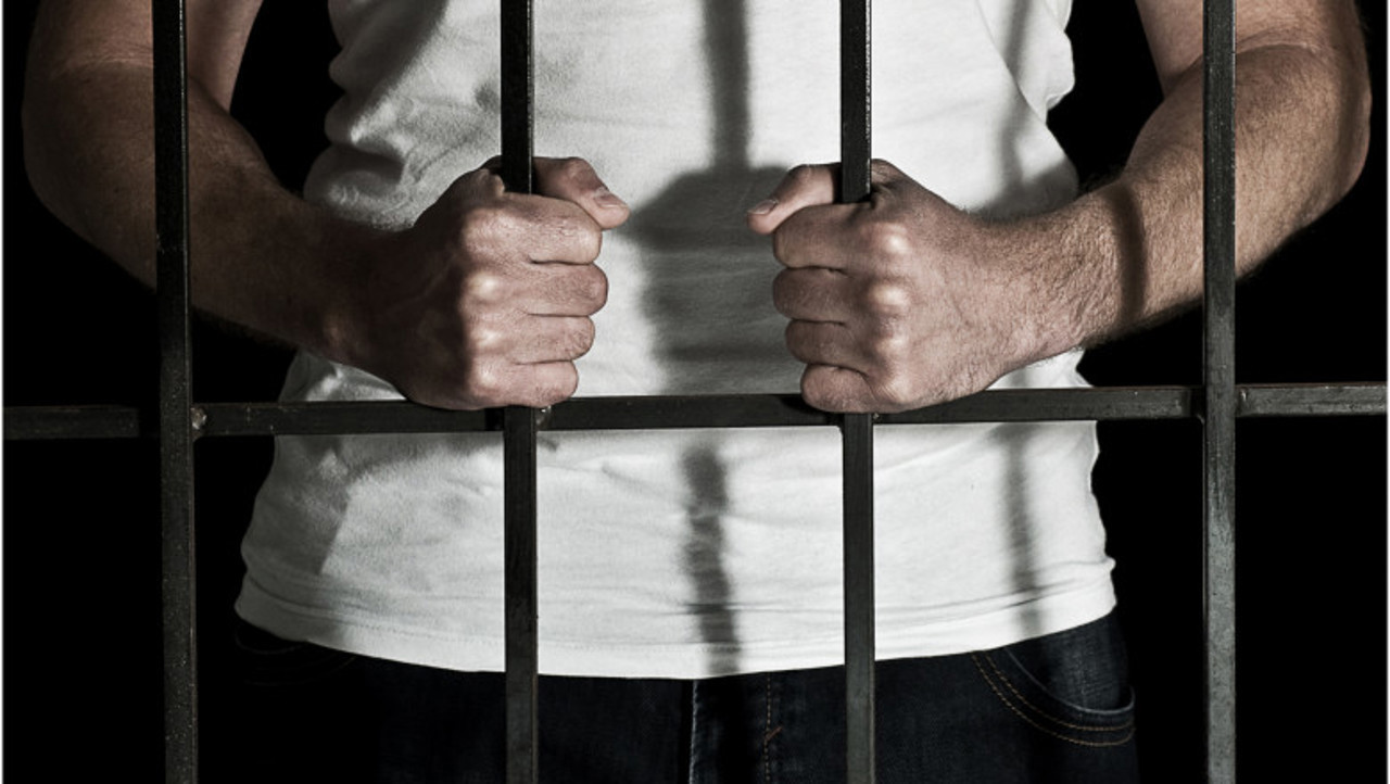 Pretindea că este „apostolul Mihail” și abuza sexual toți membrii unei familii cu doi copii. „Mesia”, condamnat la închisoare pe viață