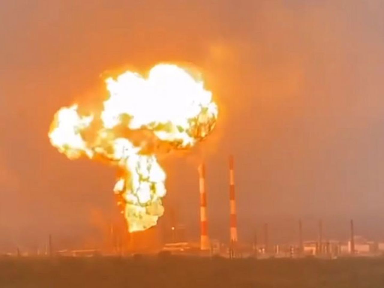 Массированная атака украинских дронов по территории России:  ВСУ подтвердили удары