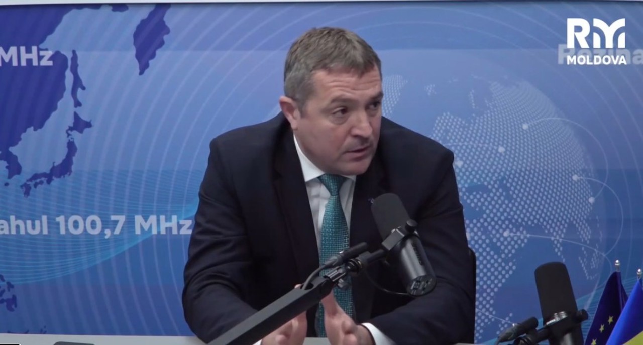captură video: Alexandru Stratan, în platoul emisiunii „Spațiul Public”