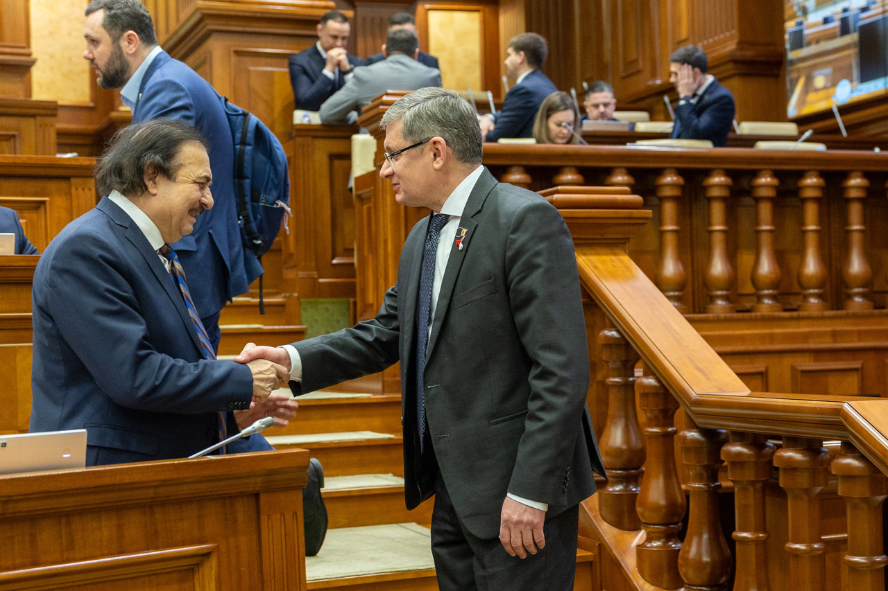 Nicolae Botgros își depune mandatul de deputat: „Se va concentra pe activitatea artistică”