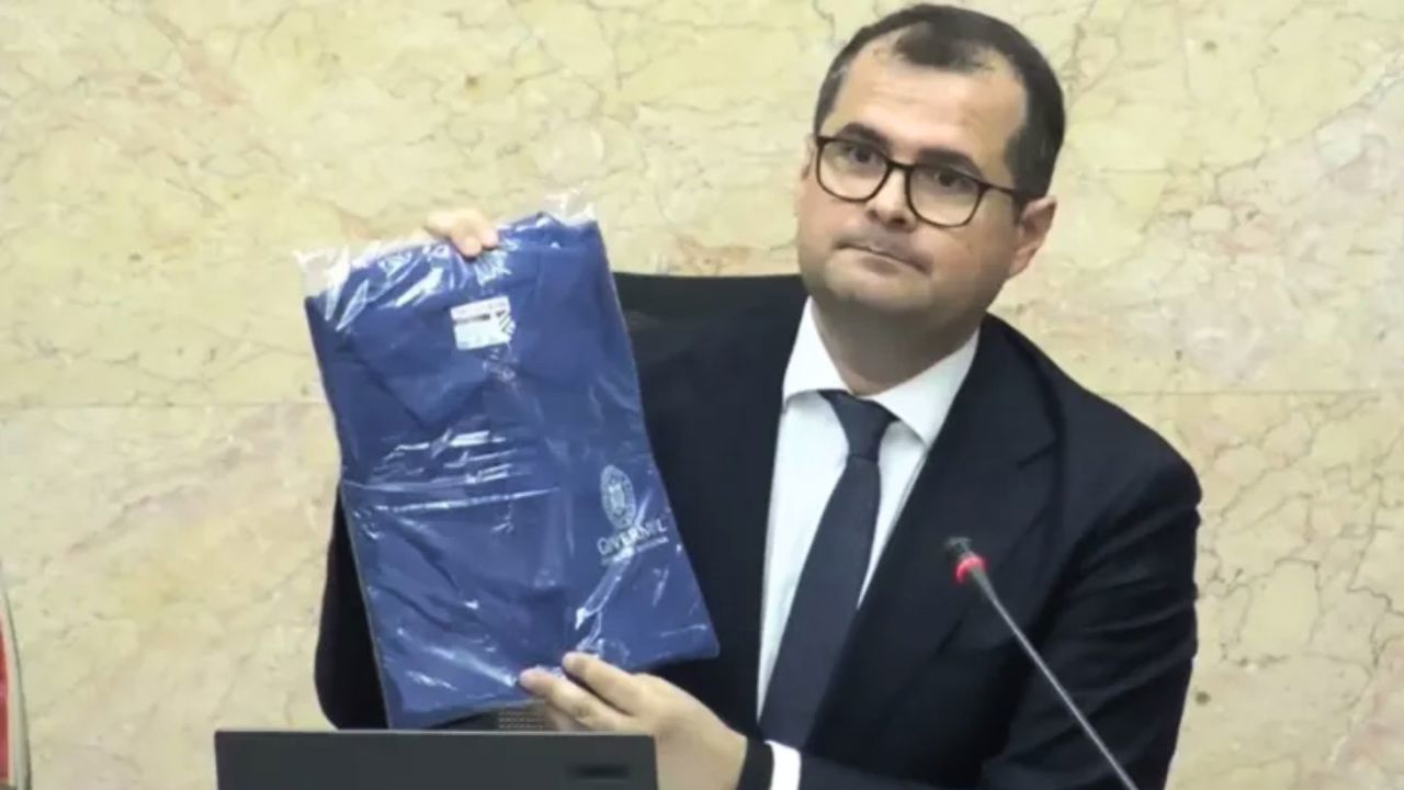 „Cadou” de peste 5.000 de lei la prima ședință a Guvernului Tofan: Cât au costat, de fapt, tricourile dăruite miniștrilor