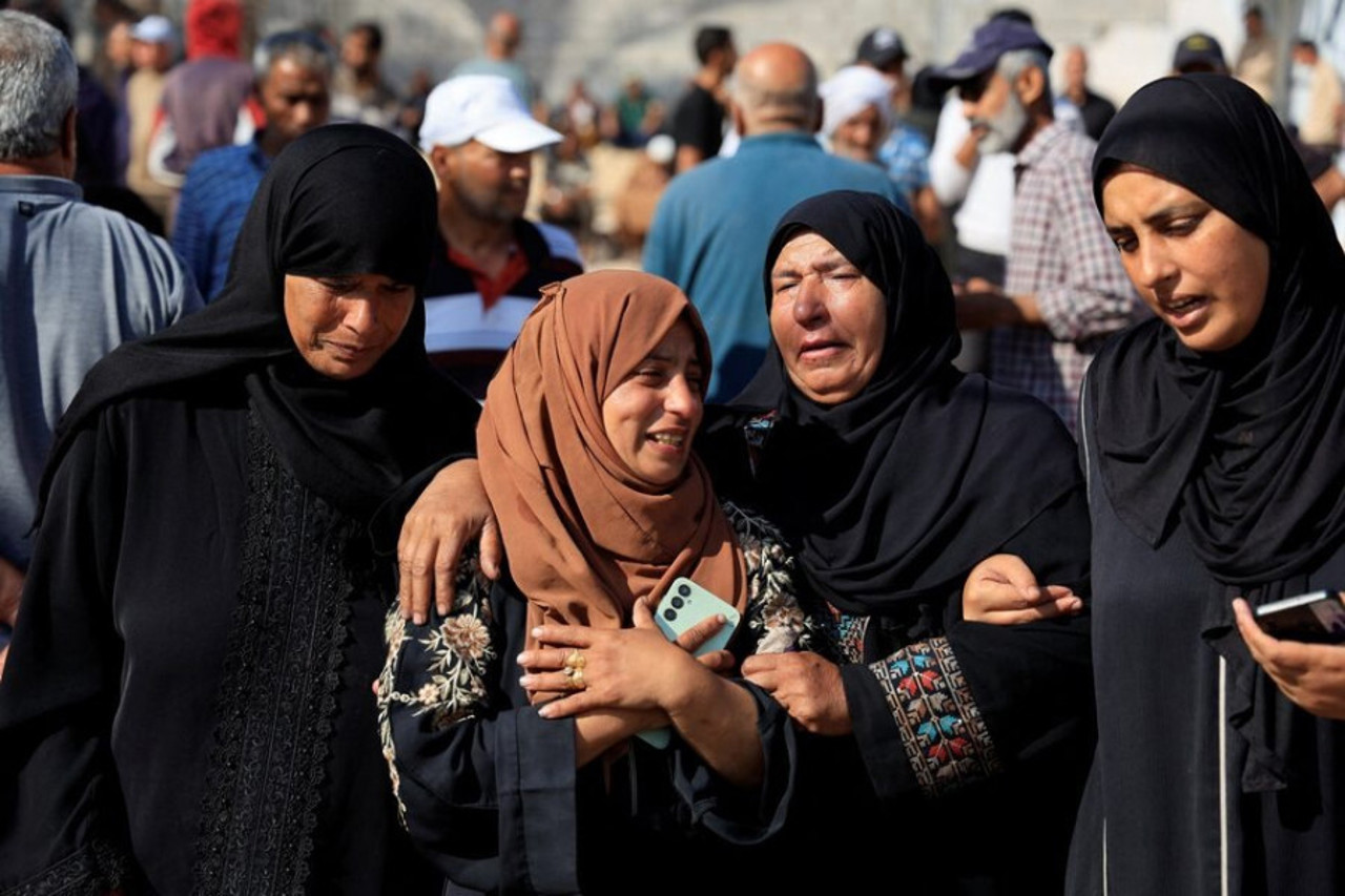 По меньшей мере 27 палестинцев погибли возле пункта раздачи продовольствия в секторе Газа