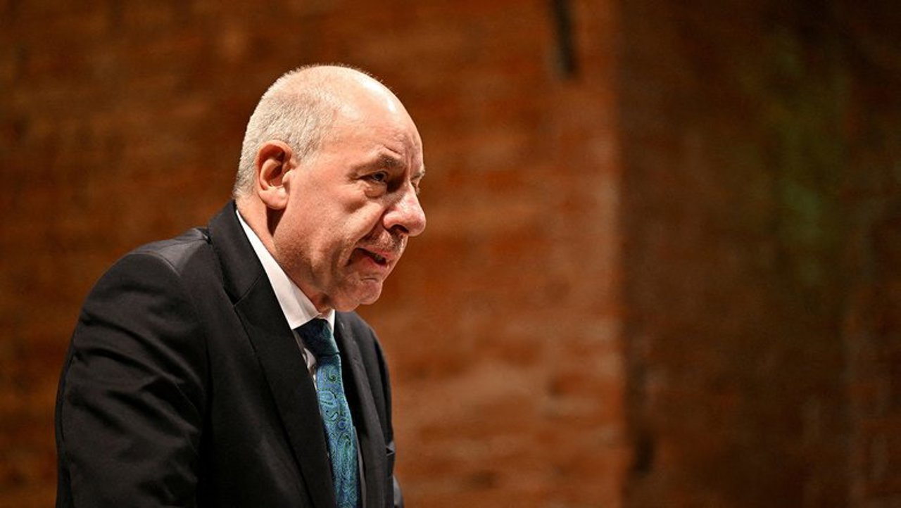 Президент Венгрии подписал поправку о собственном смещении