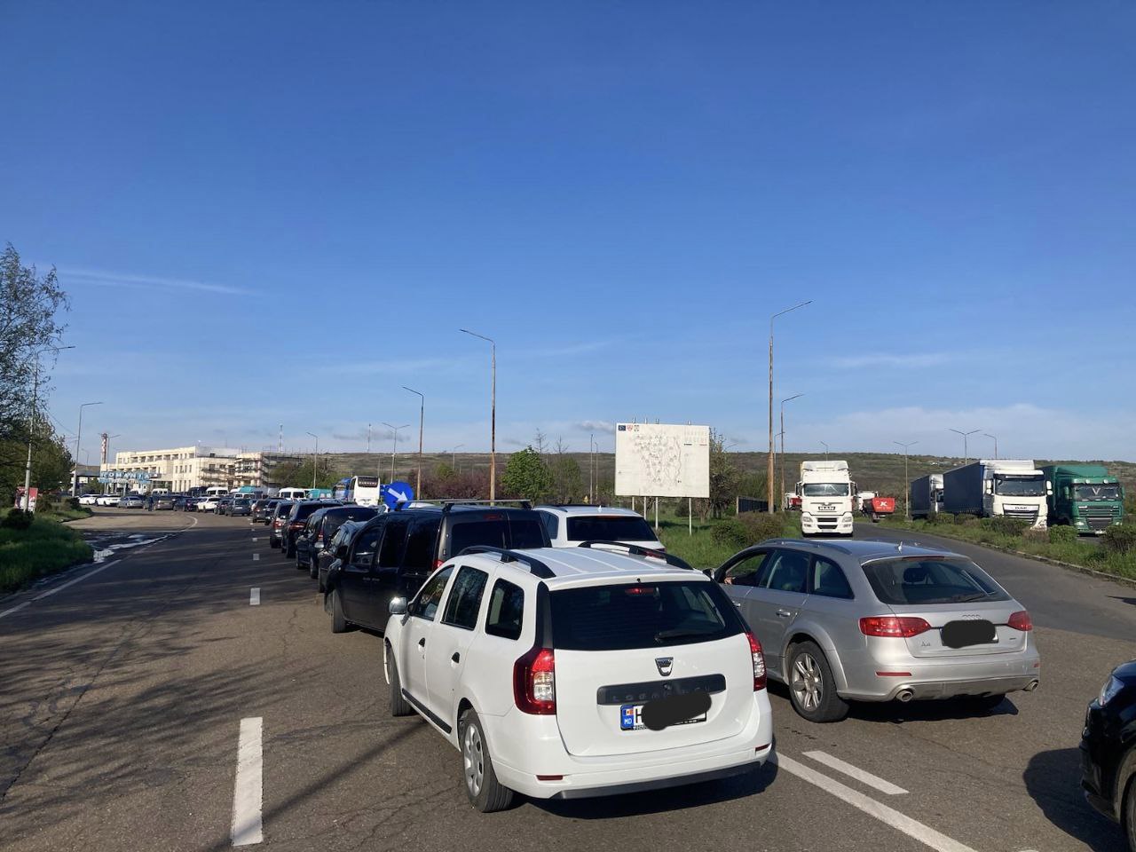 Trafic intens la punctul de trecere Leușeni-Albița, pe sensul de ieșire din Republica Moldova