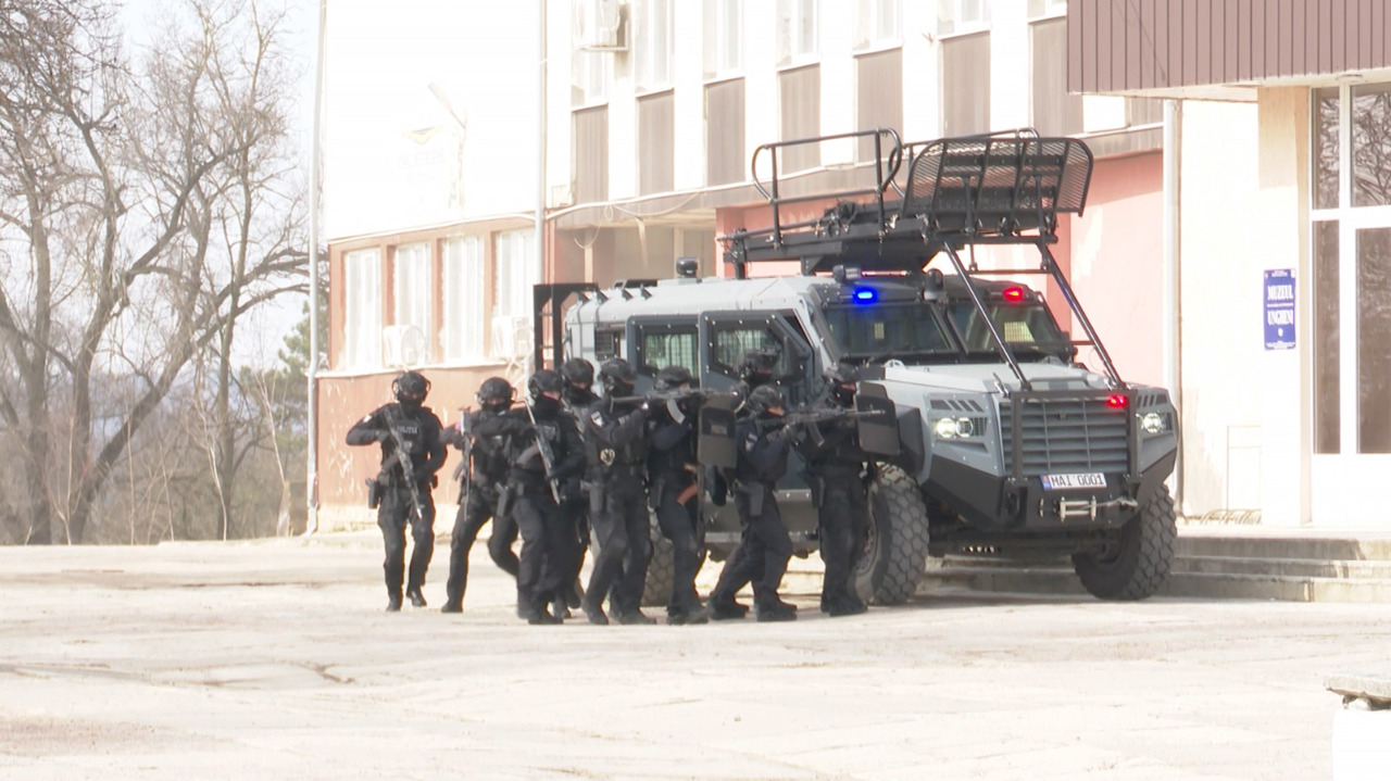 EXERCIȚIU | Peste 100 de „ostatici” salvați într-o simulare a forțelor de ordine  la Ungheni