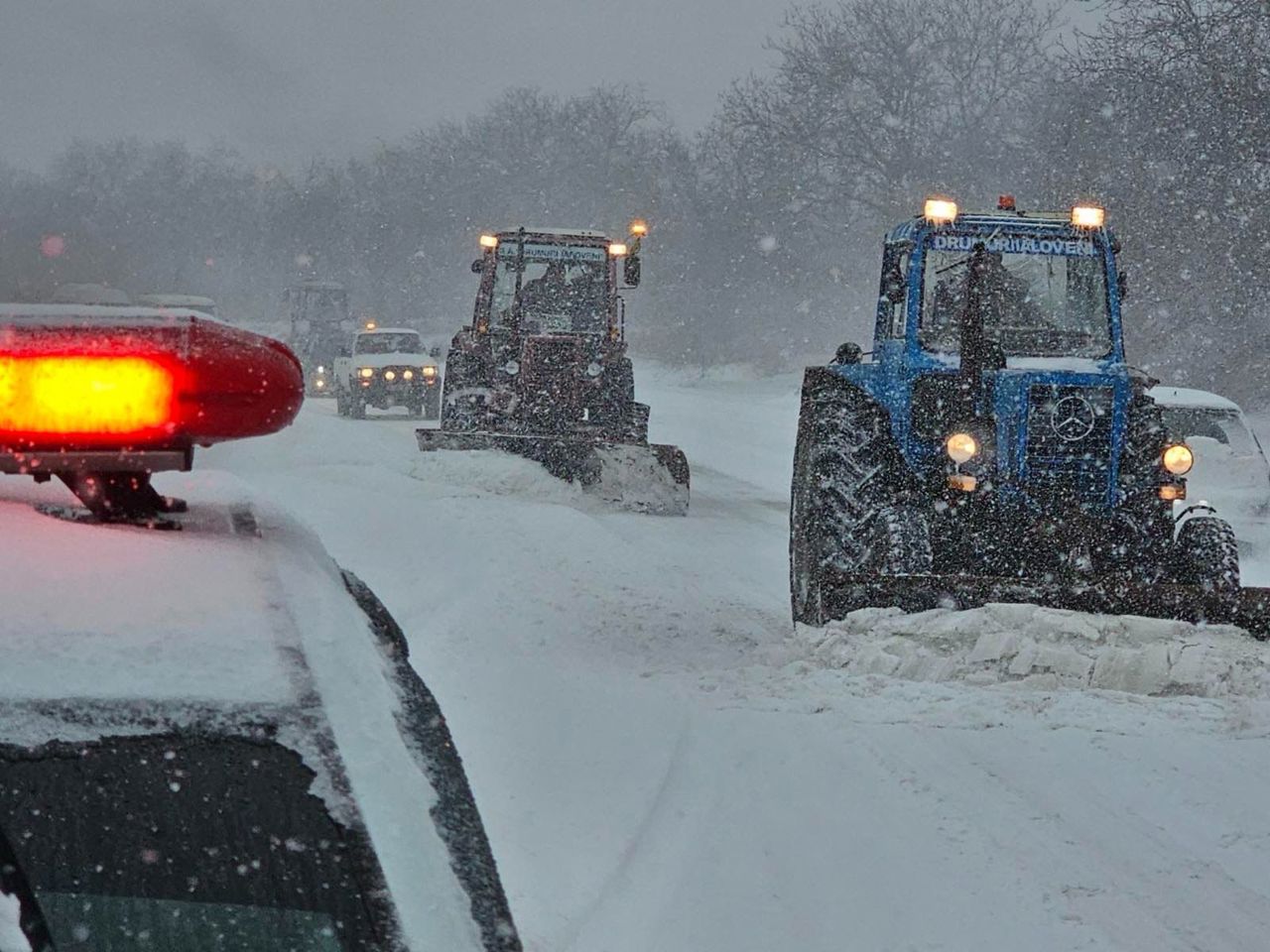 Moldova hit by snowstorm: Power outages & travel disruptions