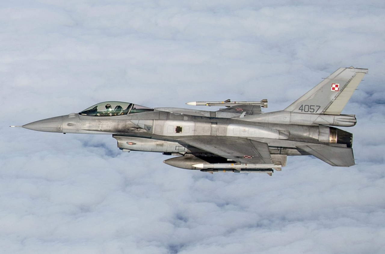 Польша подняла авиацию из-за массированной атаки России на Украину