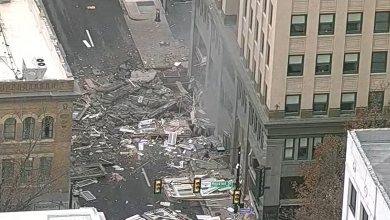 Разрушительный взрыв в техасском отеле: 21 человек пострадал