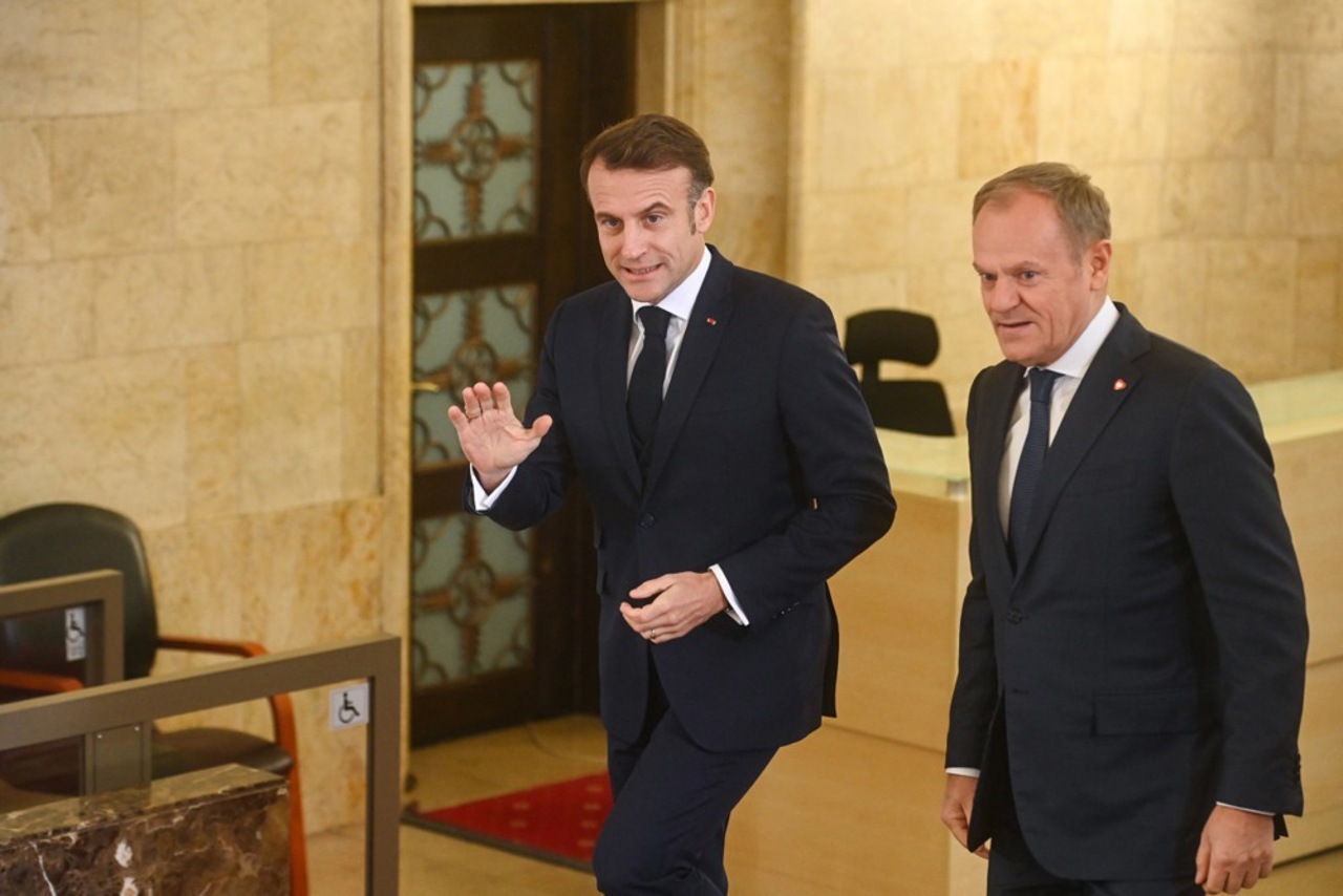 Staționarea trupelor străine în Ucraina, discutate de premierul polonez Donald Tusk și președintele francez Emmanuel Macron