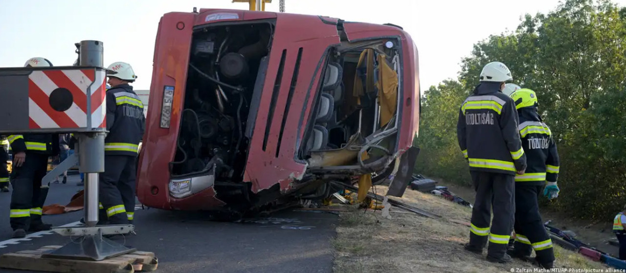 Tragedie în Ungaria: 12 turiști au murit după ce un autobuz polonez s-a răsturnat