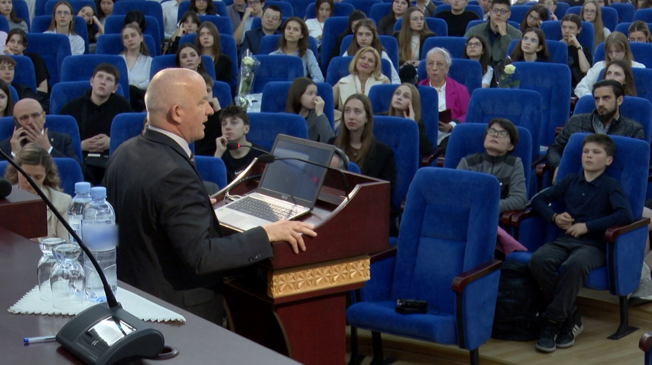 Astronautul Jeffrey Williams a susținut o prelegere la Academia de Științe a Moldovei