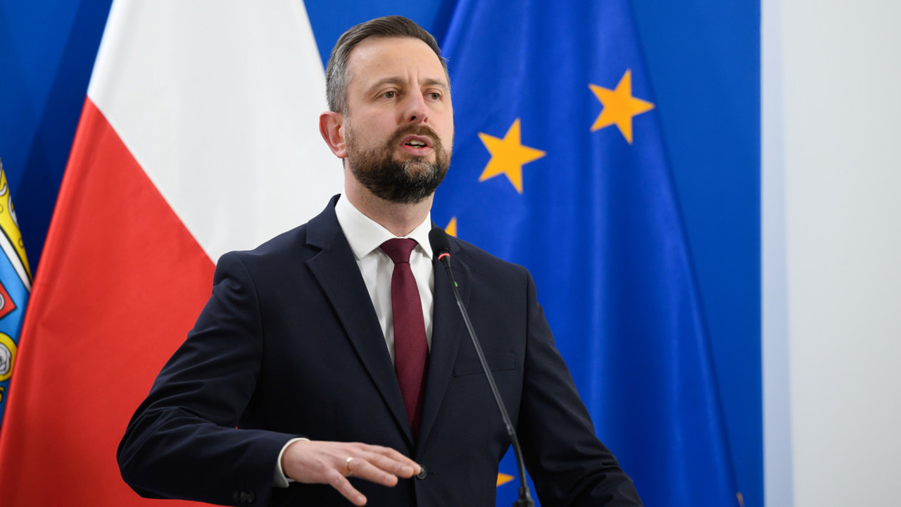 Polonia este pregătită să ajute Ucraina să aducă înapoi bărbați aflați la vârsta de încorporare, susține ministrul Apărării