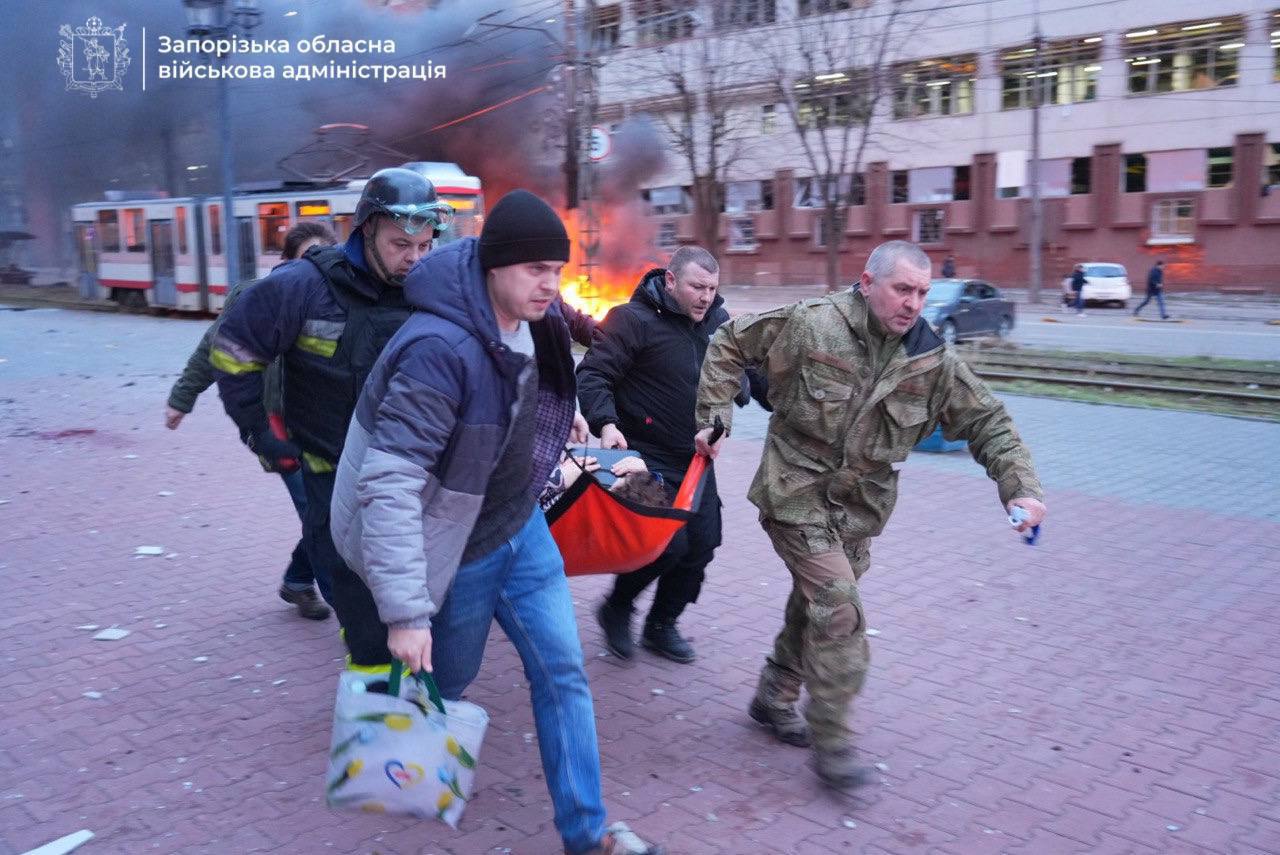 Бомбовый удар по Запорожью: число пострадавших выросло до 113 человек